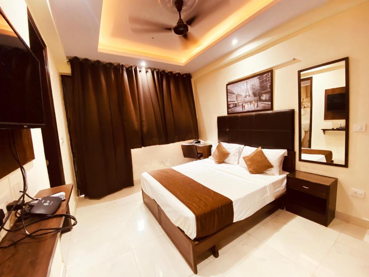 Hotel Admire Inn "Atta Market, Noida Sector 18" Dış mekan fotoğraf