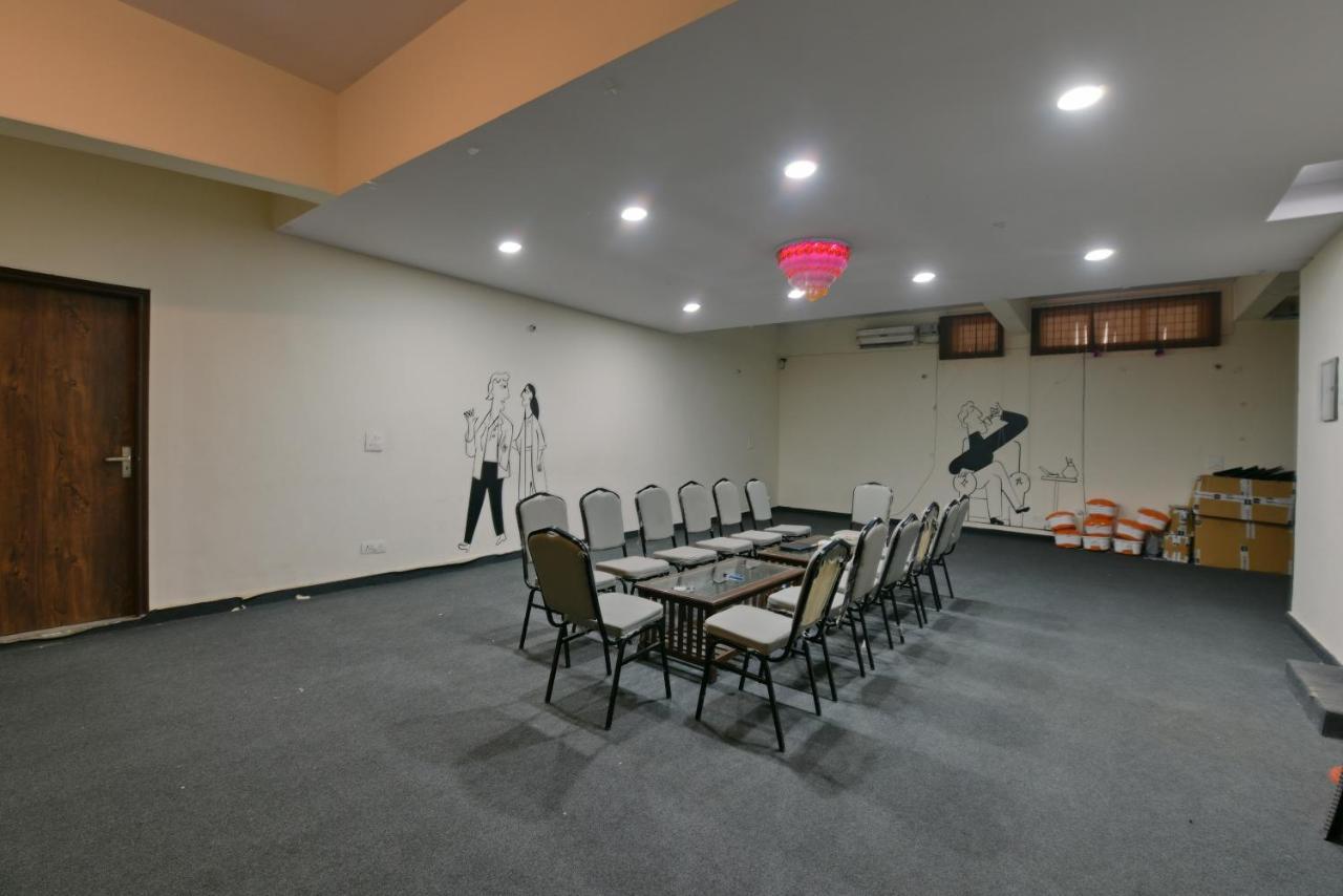 Hotel Admire Inn "Atta Market, Noida Sector 18" Dış mekan fotoğraf